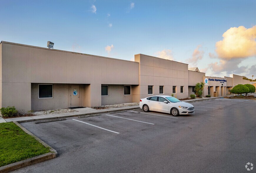 More Photos Of 1876 17th St, Sarasota Office For Lease