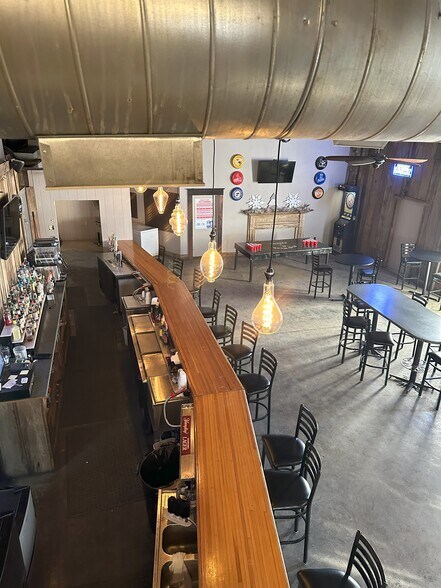 More Photos Of 418 1st St, Glasgow Bar For Sale