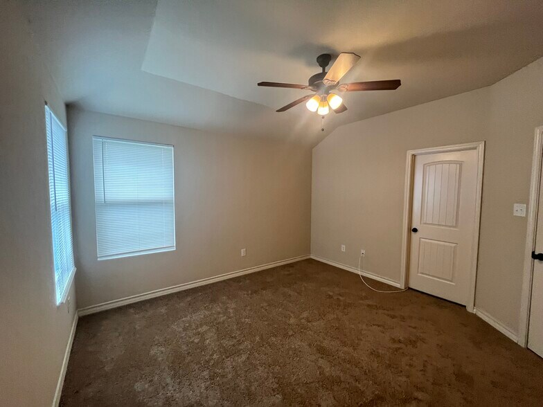 More Photos Of 7014 Donovan Way, San Antonio Apartments For Sale