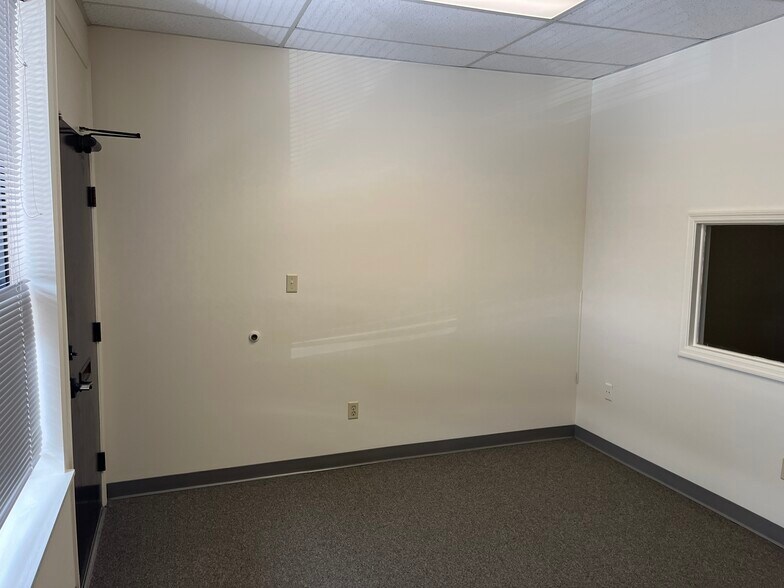 More Photos Of 3948 Sunbeam Rd, Jacksonville Office For Lease