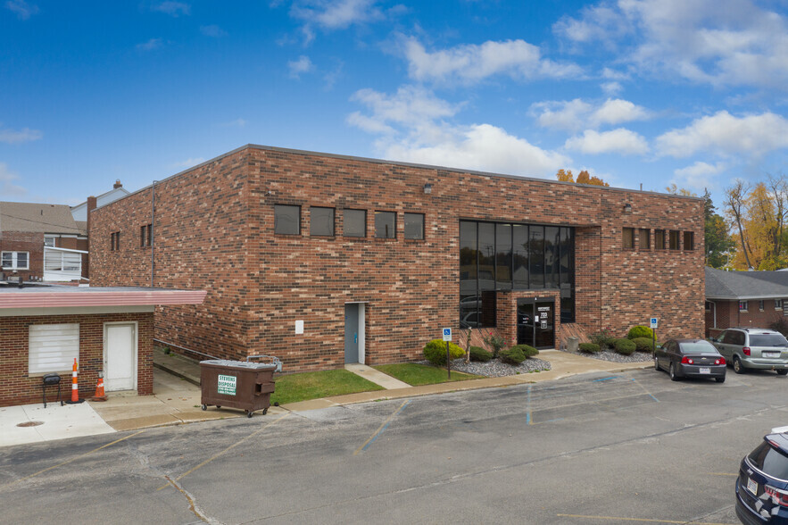 Primary Photo Of 723 Phillips Ave, Toledo Medical For Lease