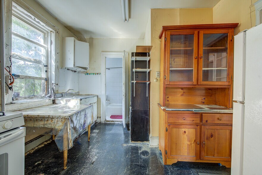 More Photos Of 1701 Gates Ave, Ridgewood Apartments For Sale