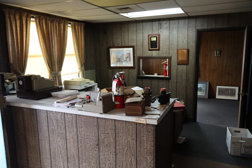 More Photos Of 407 Market St, Lexington Warehouse For Sale