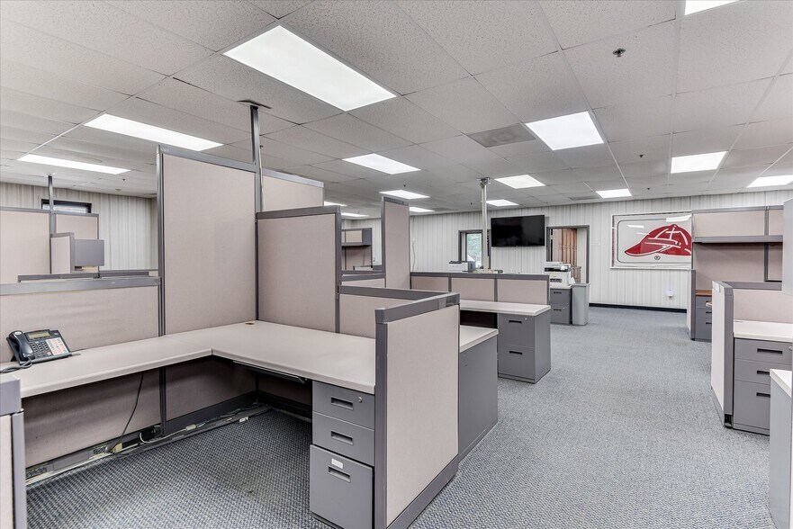 More Photos Of 1089 Augusta Rd, Warrenville Office For Lease