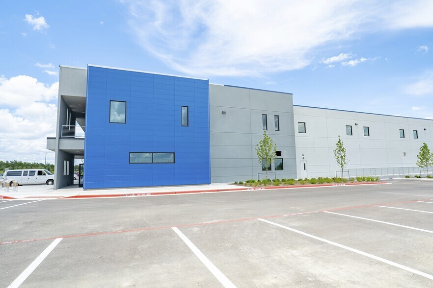 More Photos Of 15508 Impact Way, Pflugerville Warehouse For Lease