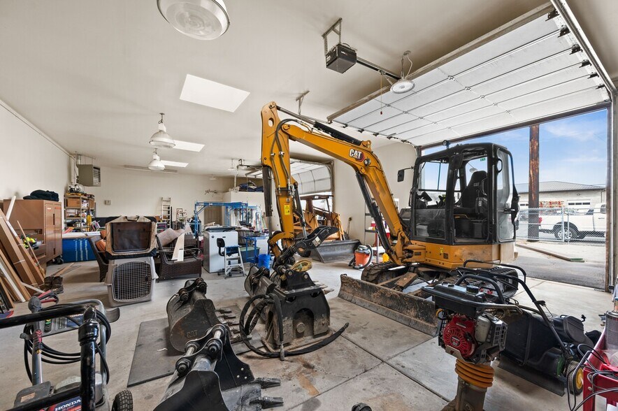 More Photos Of 5959 S Stratler St, Murray Industrial For Sale