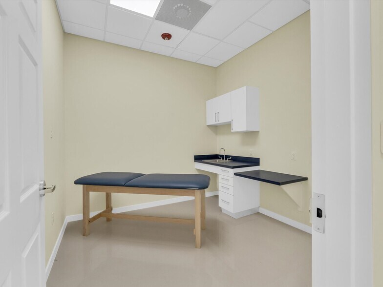 More Photos Of 3301 NW 107th Ave, Miami Research And Development For Lease