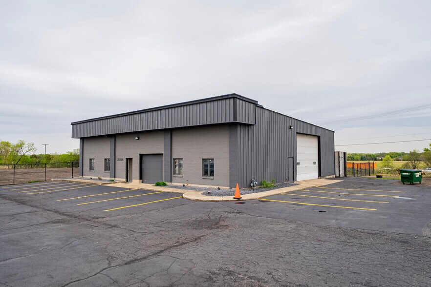 More Photos Of 20604 Burl Ct, Joliet Manufacturing For Sale