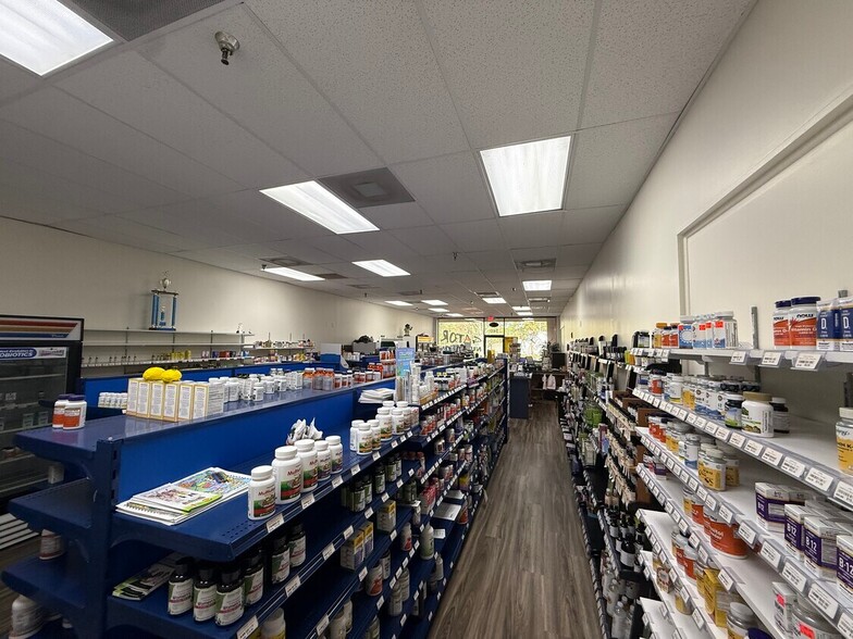 More Photos Of 2398 Commercial Way, Spring Hill Unknown For Lease