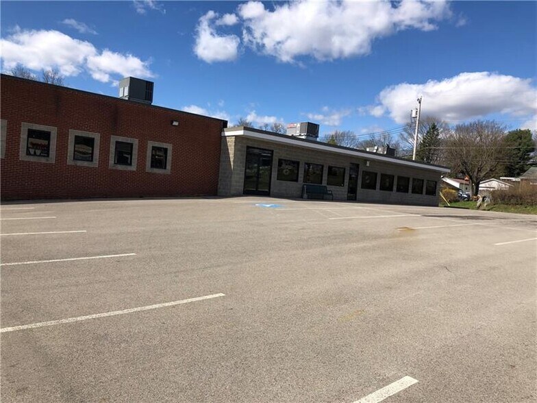 More Photos Of 2615 Freeport Rd, Natrona Heights Bar For Lease