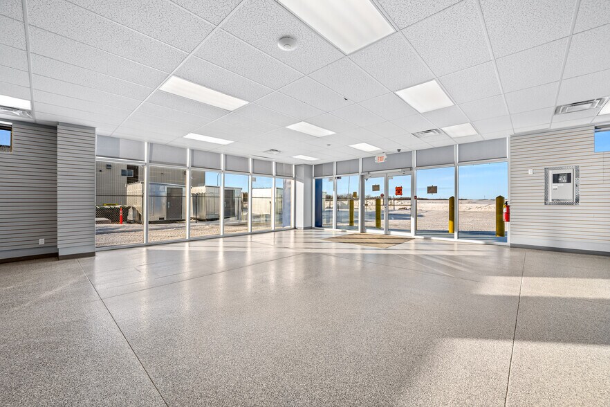 More Photos Of 5267 67 Av, Lloydminster Warehouse For Lease