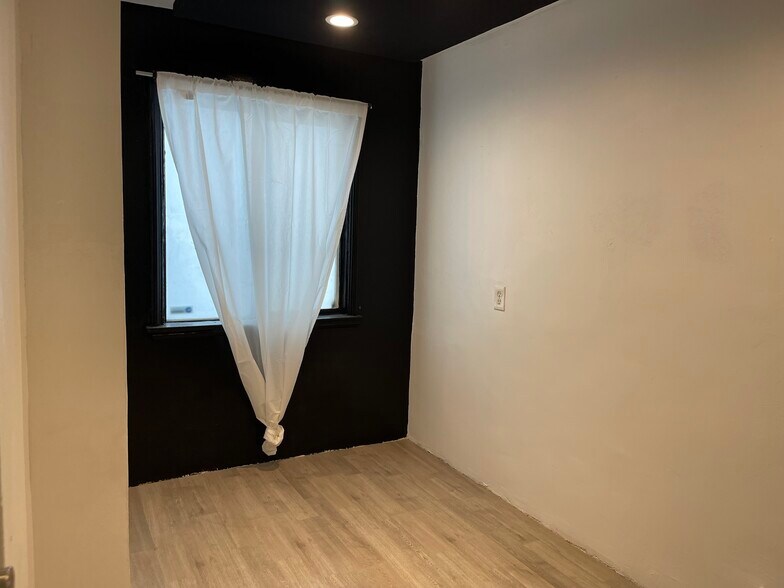 More Photos Of 3311 Barham Blvd, Los Angeles Office For Sale