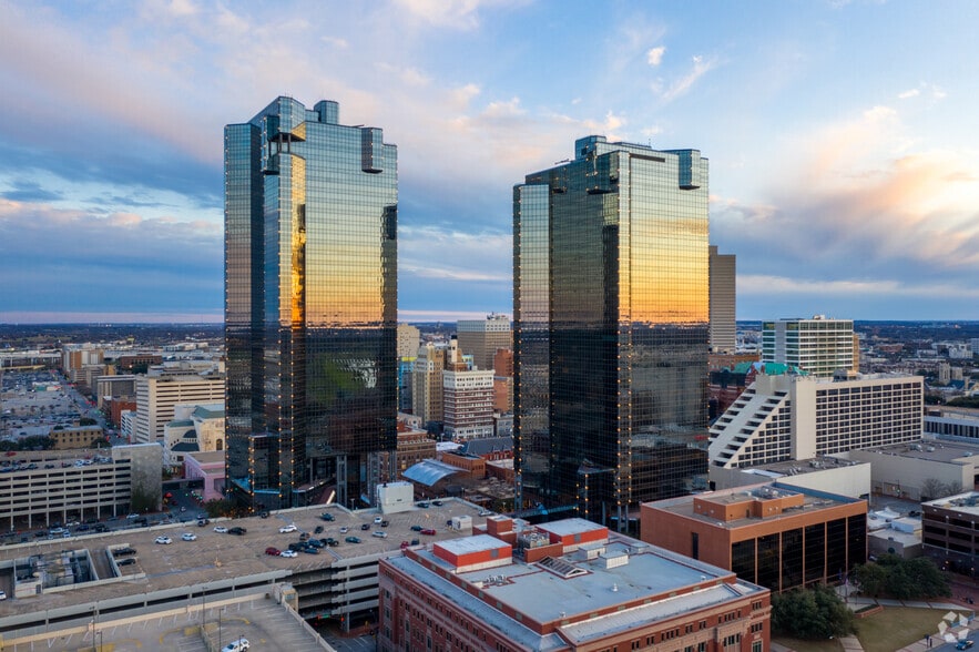 More Photos Of 301 Commerce St, Fort Worth Office For Lease