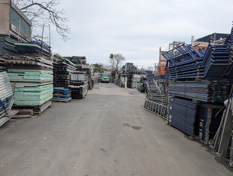 More Photos Of 3 Orgill Ave, Bay Shore Land For Lease