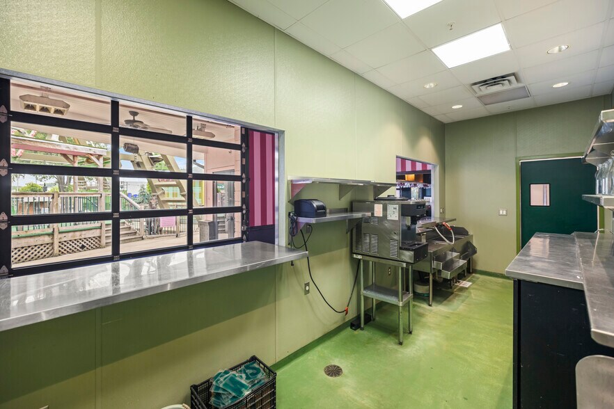 More Photos Of 2501 & 2519 Marshall St NE, Minneapolis Restaurant For Sale