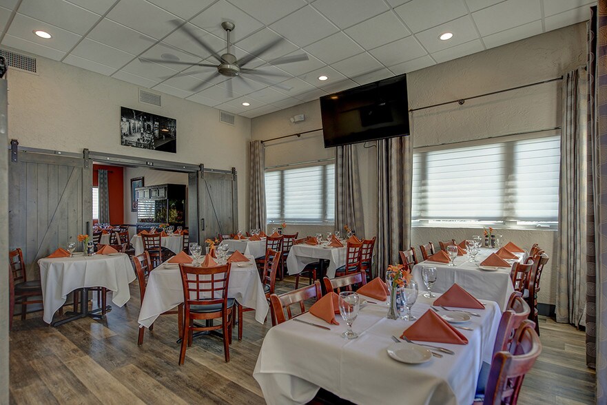 More Photos Of 514 NW Dixie Hwy, Stuart Restaurant For Sale