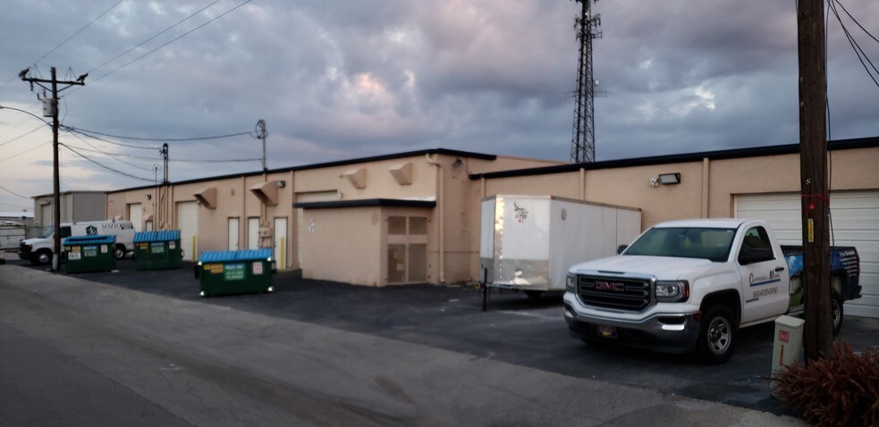 More Photos Of 1013-1017 SE 12th Ave, Cape Coral Industrial For Lease