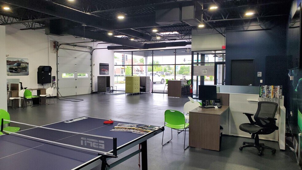 More Photos Of 1529 Rand Rd, Des Plaines Auto Dealership For Lease