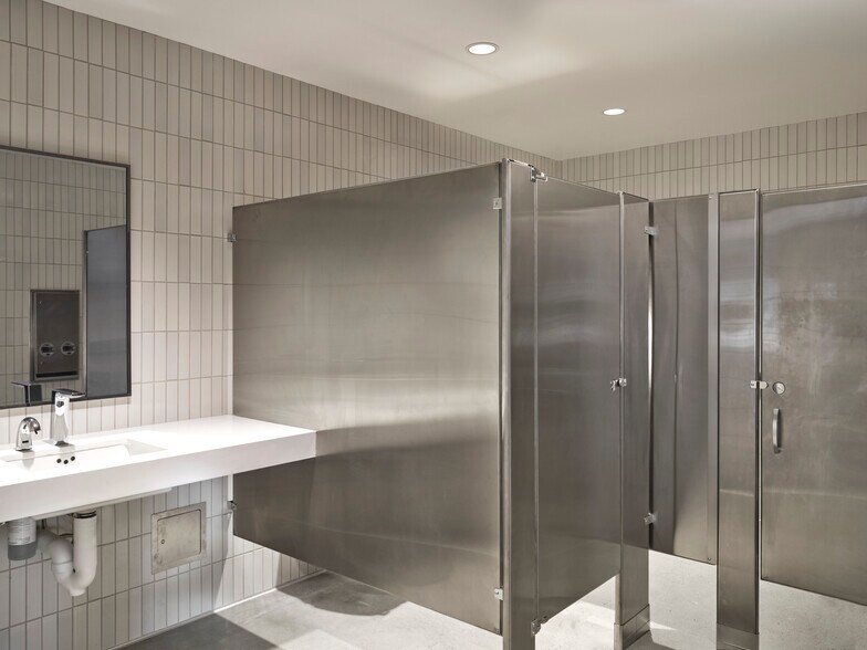 More Photos Of 3626 W Jefferson Blvd, Los Angeles Loft Creative Space For Lease