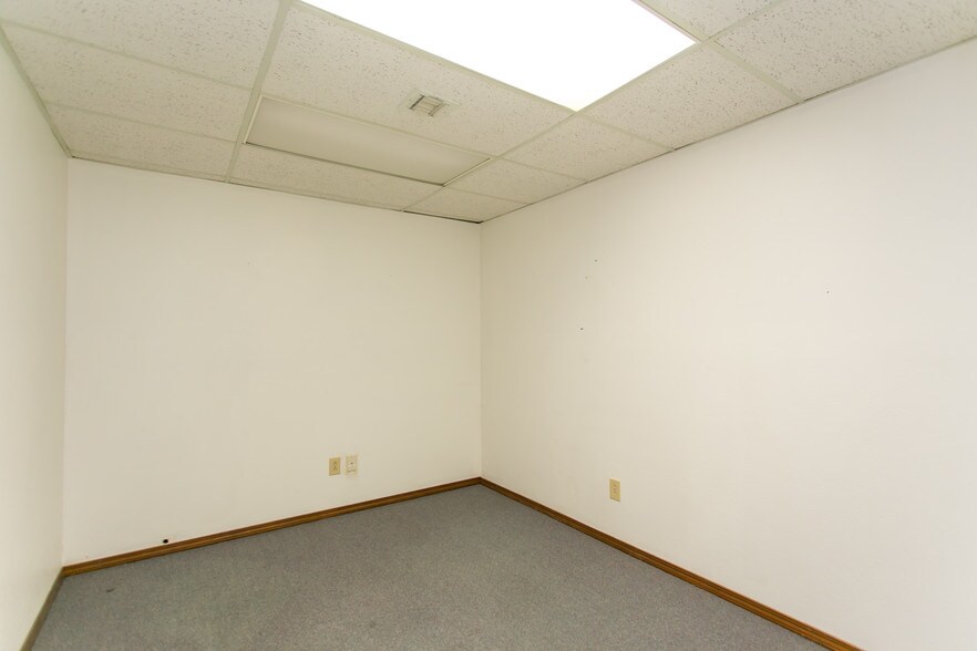 More Photos Of 100 N Fruitland St, Kennewick Office For Lease