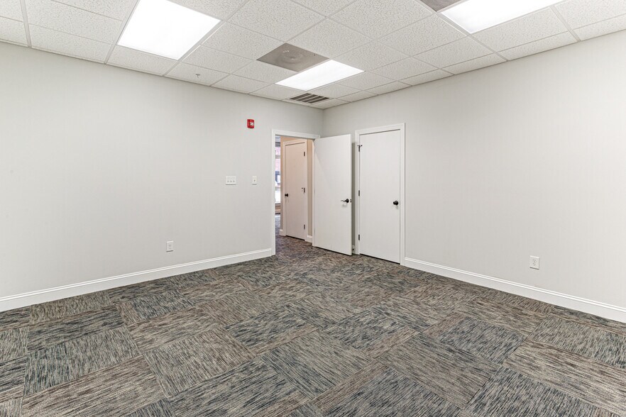 More Photos Of 137 Person St, Fayetteville Office For Lease