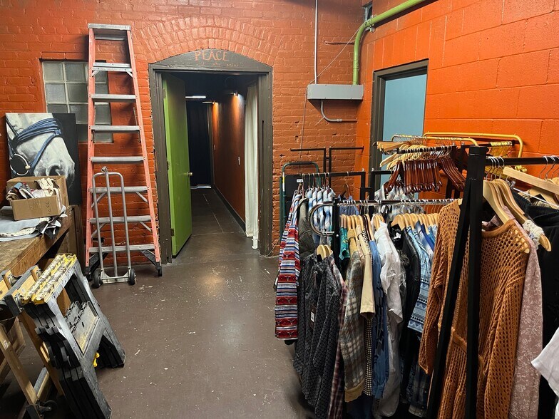 More Photos Of 436 SW 6th St, Redmond Storefront Retail Office For Lease