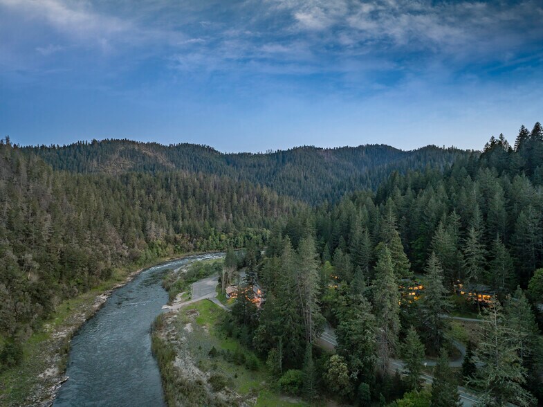 More Photos Of 11744 Galice Rd, Merlin Hotel For Sale