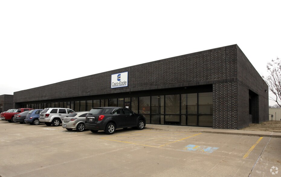 More Photos Of 10011-10015 E 51st St, Tulsa Flex For Sale