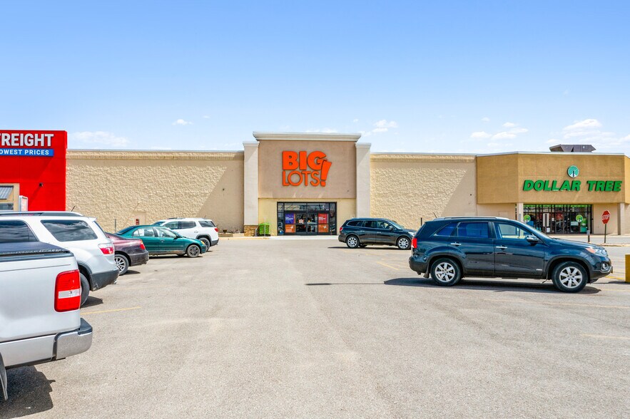 More Photos Of 2614 Bridge Ave, Albert Lea Freestanding For Lease