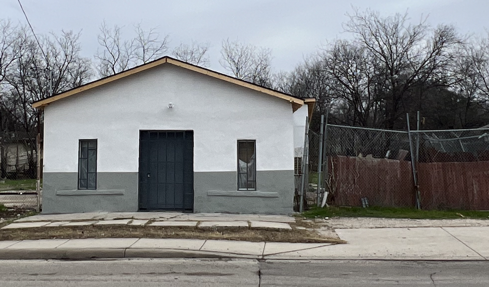 Primary Photo Of 1516 N Zarzamora St, San Antonio Industrial For Lease