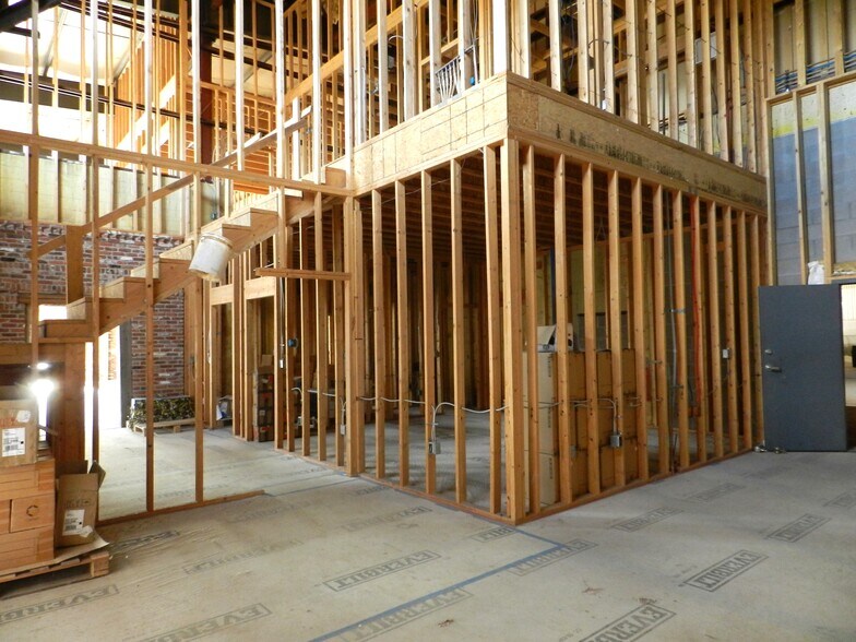 More Photos Of 2520 N River Rd, Olathe Warehouse For Sale