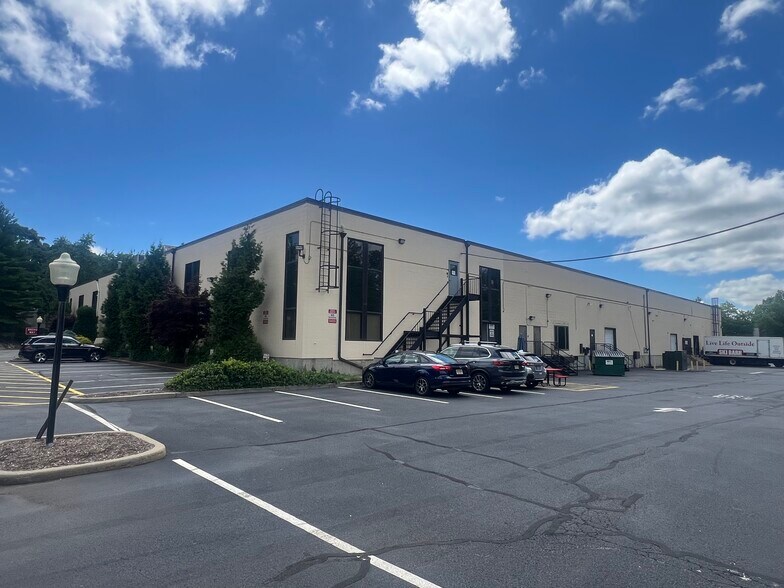 More Photos Of 4 North St, Waldwick Flex For Sale