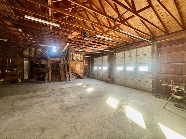 More Photos Of 406 Hercules Dr, Stockertown Flex For Lease