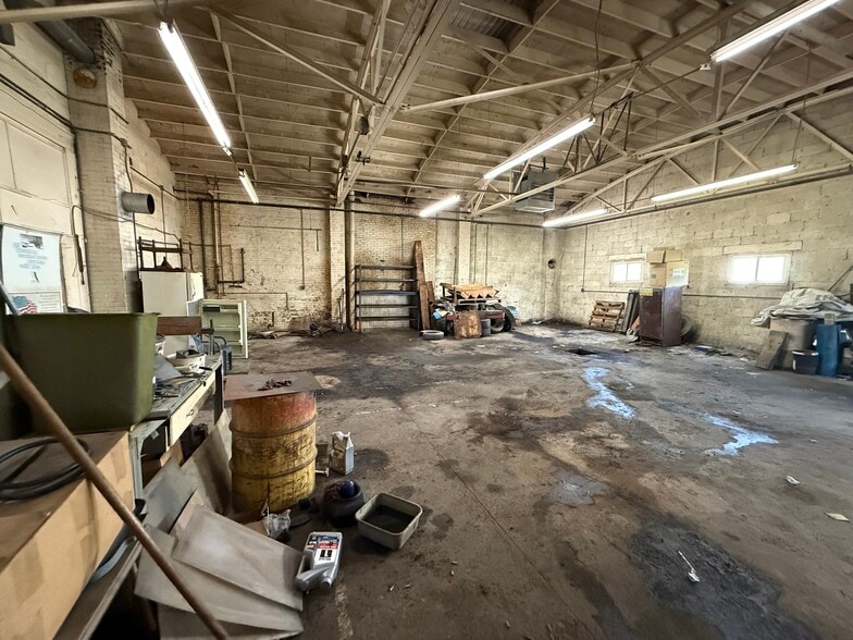 More Photos Of 622 13th St, Franklin Auto Repair For Sale