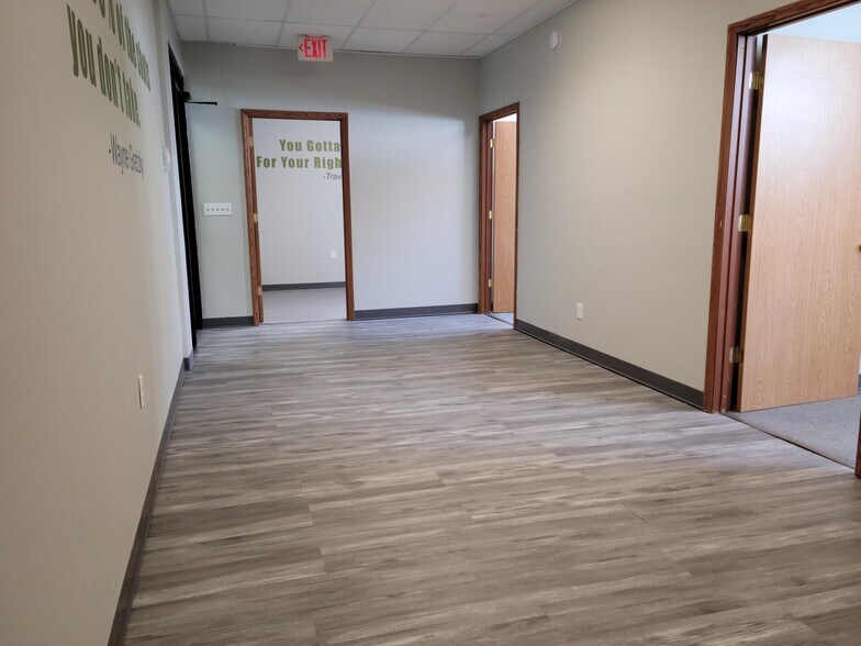 More Photos Of 5618-5624 6th Ave, Kenosha Office For Lease
