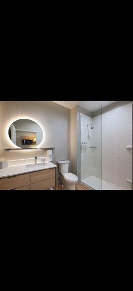 More Photos Of 215 Alford Dr, Weatherford Hotel For Sale