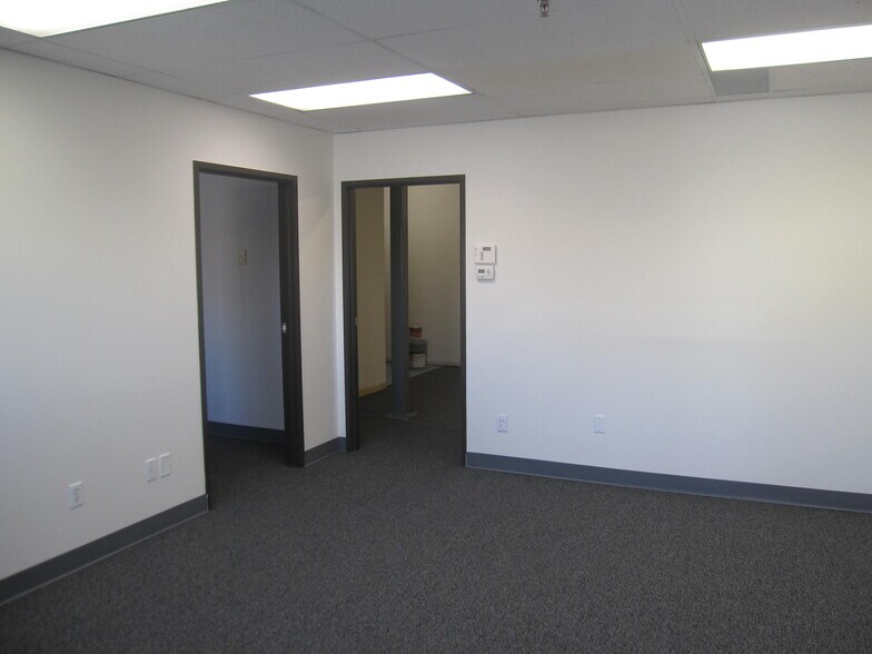 More Photos Of 1740 Skyway Dr, Longmont Warehouse For Lease
