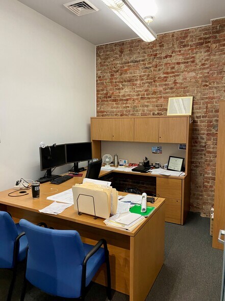 More Photos Of 131 W 35th St, New York Office For Sale