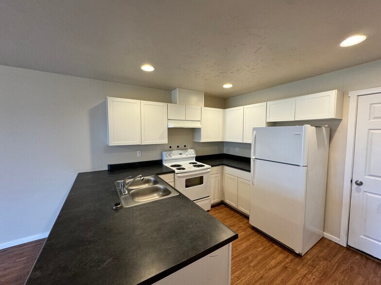 More Photos Of 308-318 W 3rd St, Cheney Apartments For Sale