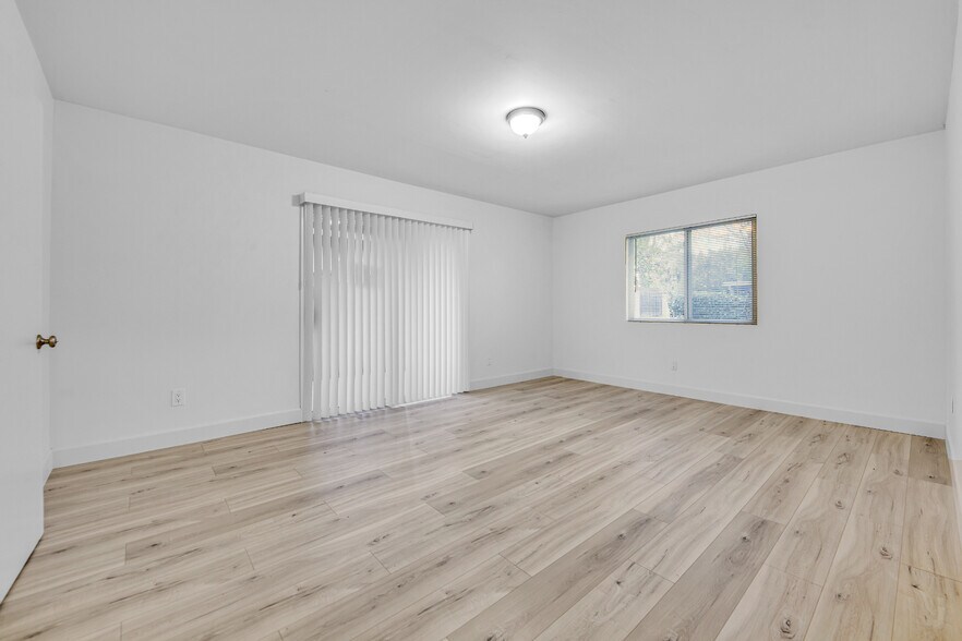 More Photos Of 17520 Kingsbury St, Granada Hills Apartments For Sale