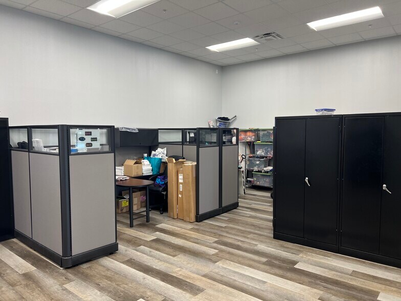 More Photos Of Camp Forbing, Shreveport Storefront Retail Office For Lease