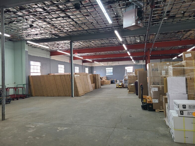 More Photos Of 51 Rushmore St, Westbury Warehouse For Lease