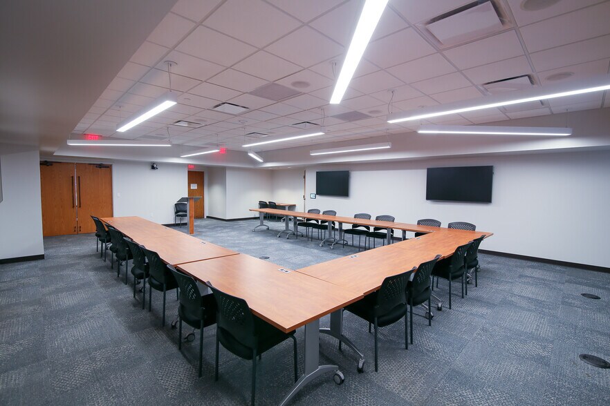 More Photos Of 5400 N Grand Blvd, Oklahoma City Office For Lease