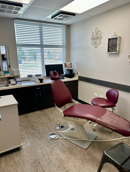 More Photos Of 16830 Northgate Dr, Parker Medical For Sale