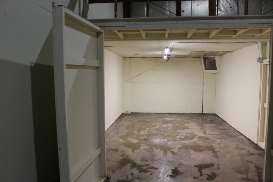 More Photos Of 701-705 Commercial Ave, Sun Prairie Industrial For Sale