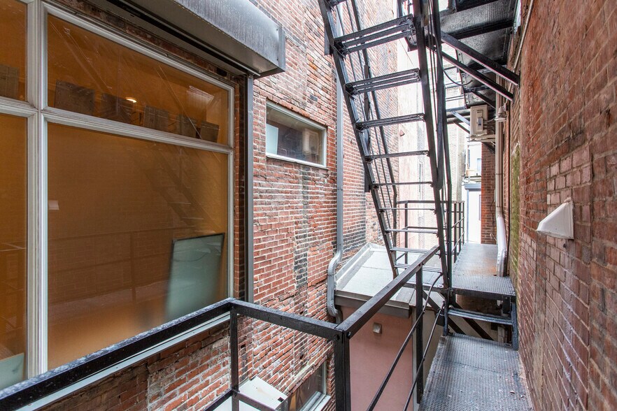 More Photos Of 2020 Locust St, Philadelphia Apartments For Sale