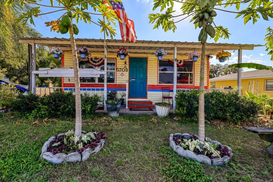 More Photos Of 5709 6th St, Zephyrhills Restaurant For Sale