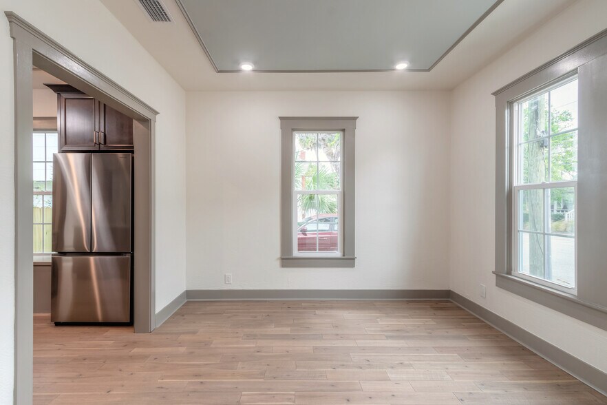 More Photos Of 208 Douglas St, New Smyrna Beach Office Residential For Sale