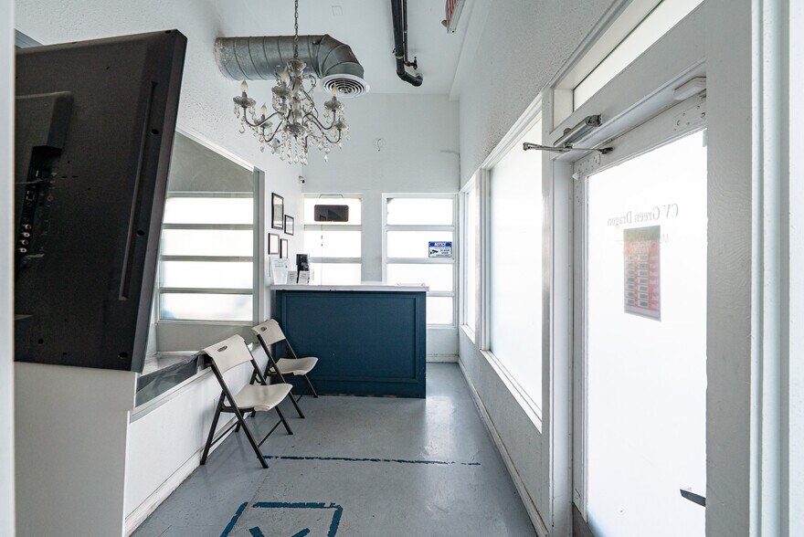 More Photos Of 353 S Palm Canyon Dr, Palm Springs Medical For Lease