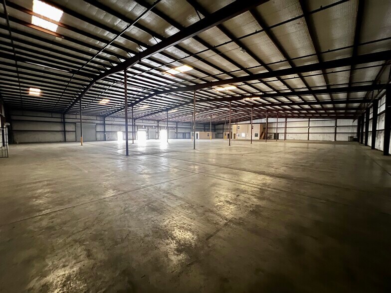 More Photos Of 100 Lupita Cir, Del Rio Distribution For Sale